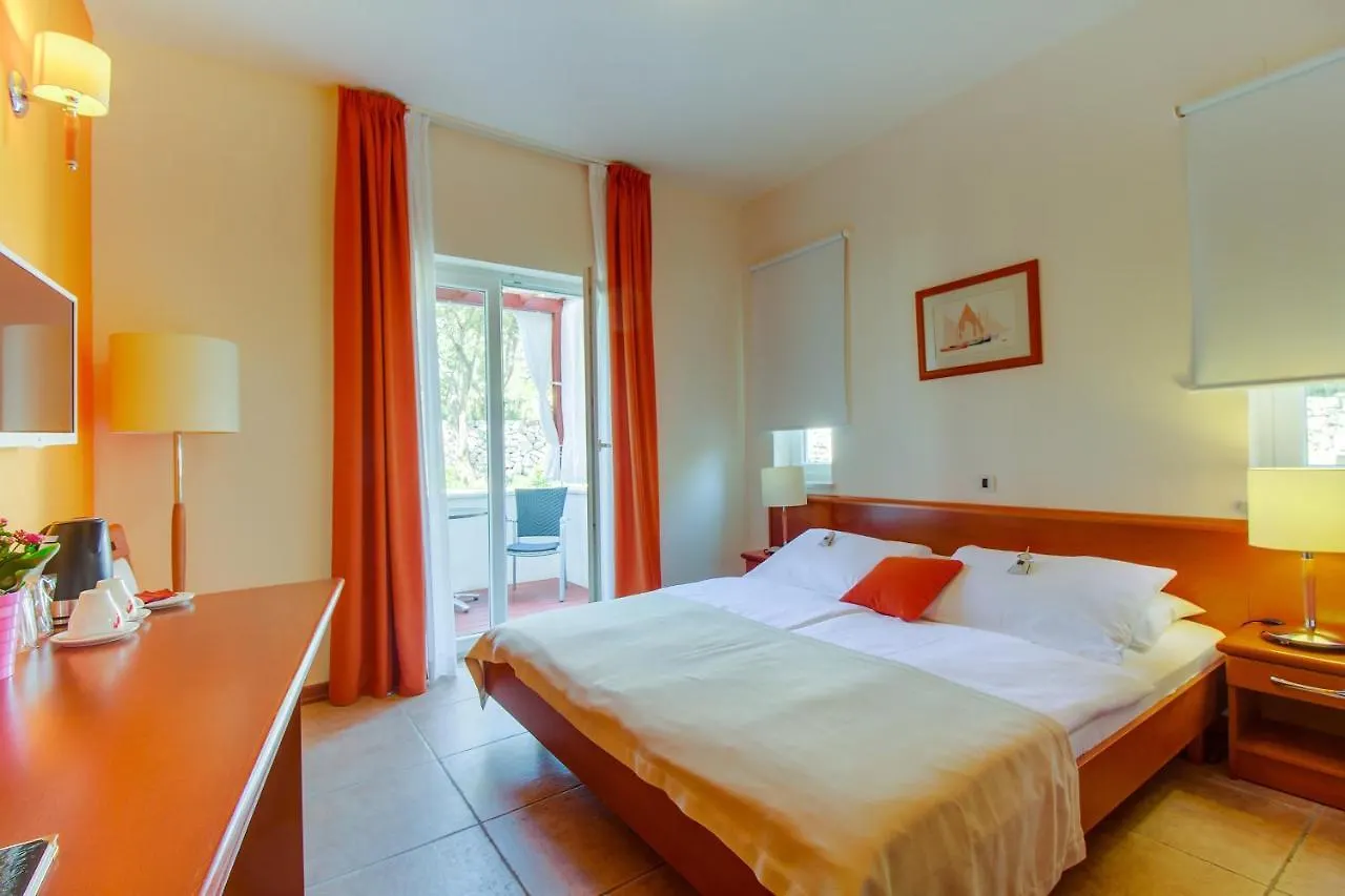 Hotel Manora Nerezine 4*,