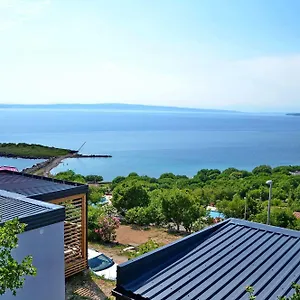 2* Kompleks wypoczynkowy Mobile Homes Camp